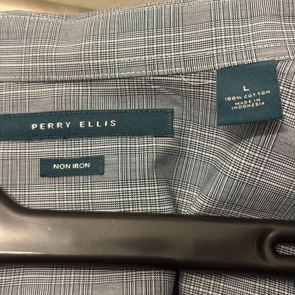 Perry Ellis Blue and White Button Down Shirt Size L - Picture 2 of 5